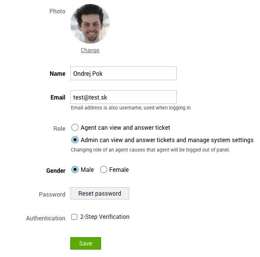 Příklad, jak správě nastavit roli administrátora účtu v LiveAgent. 